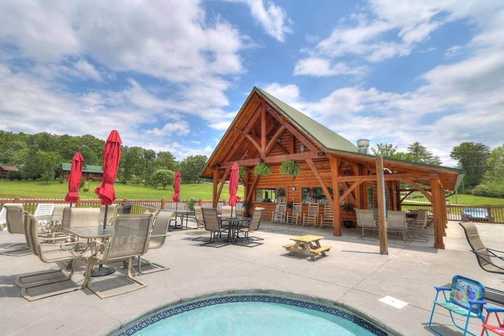 Private Smoky Mountain Luxury Log Home With 2 Fireplaces, Hot Tub & Community Pool 세비어빌 외부 사진