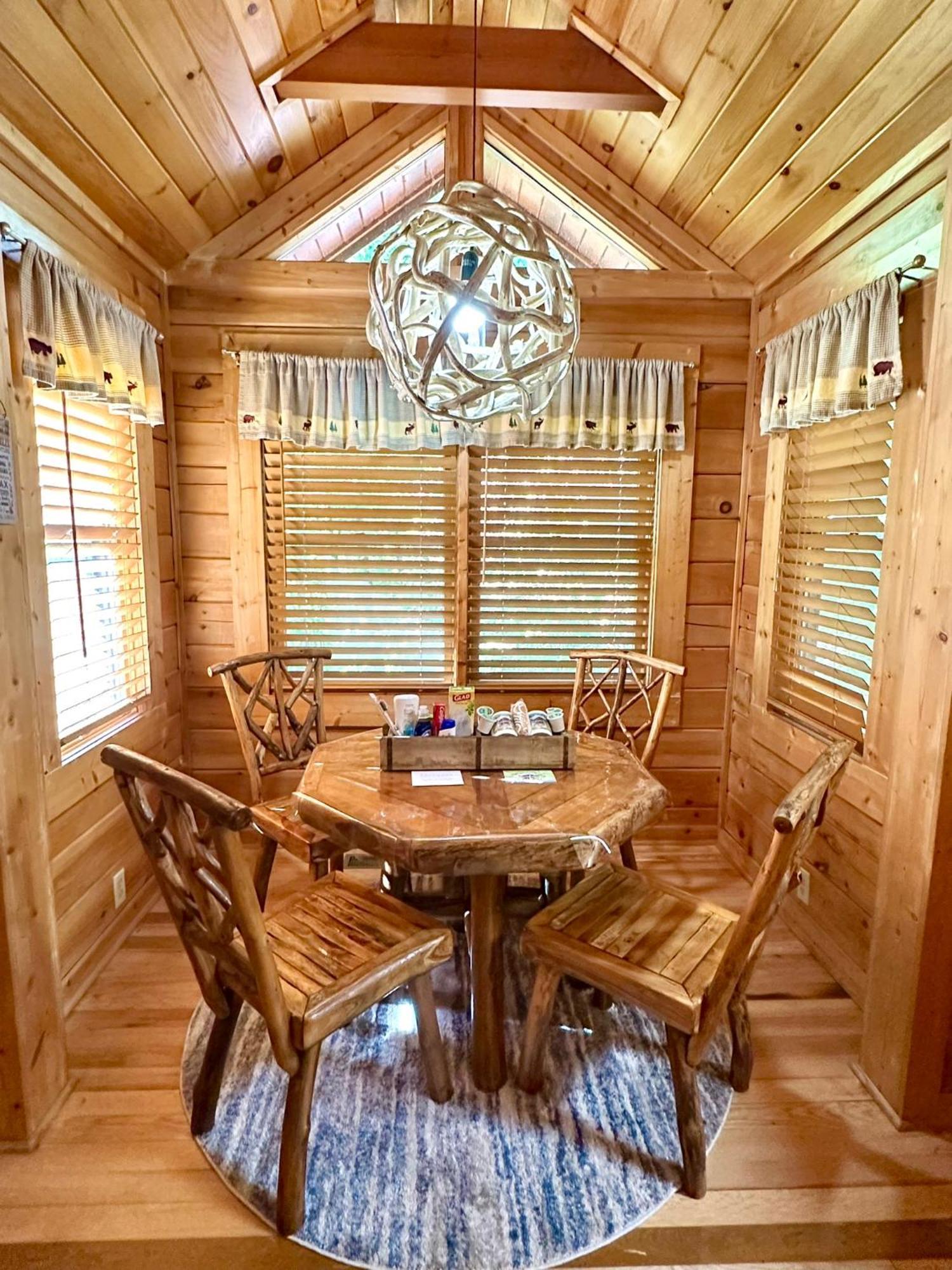 Private Smoky Mountain Luxury Log Home With 2 Fireplaces, Hot Tub & Community Pool 세비어빌 외부 사진